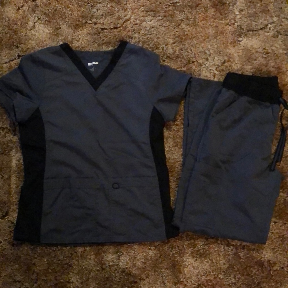 Scrub set